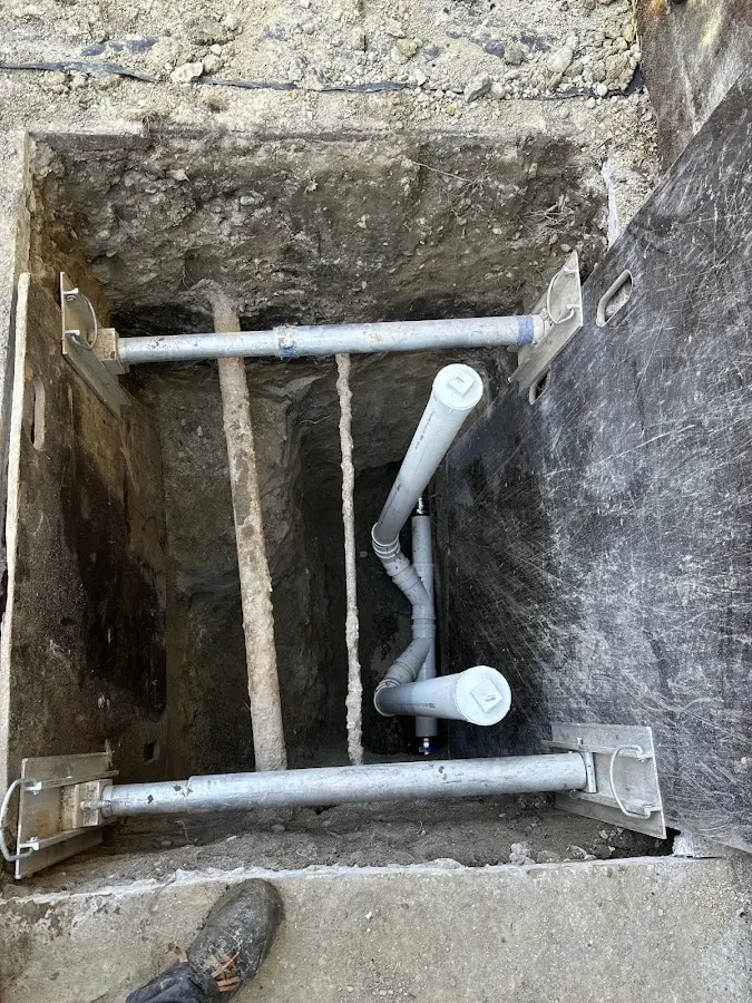 Experienced plumber completing Drain Cleaning work in Glenview